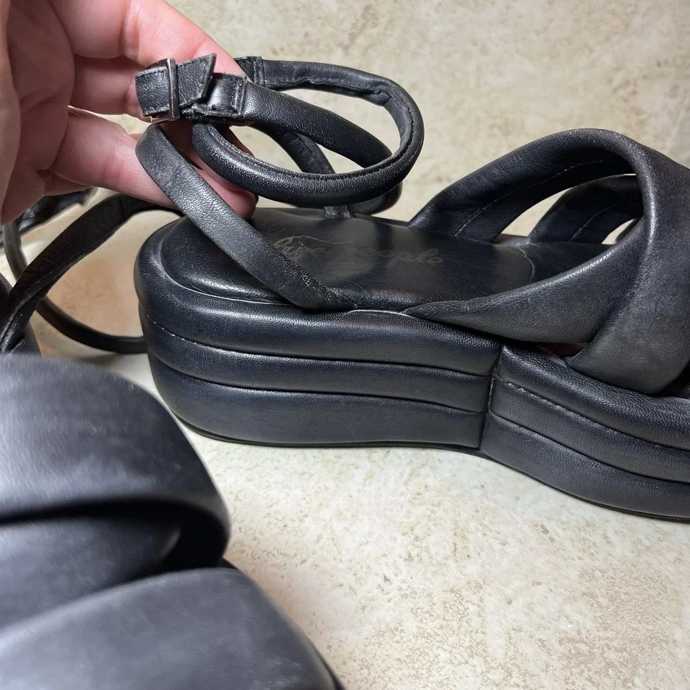 Free People Iris Flatform Sandals Black Leather Size 37.5 US 7.5 Puffy Strap Y2K